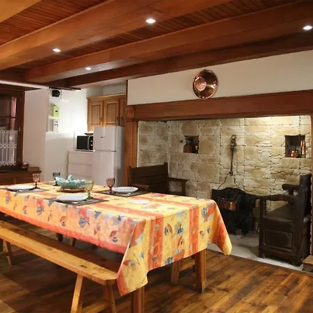 Avec Jardin Pour 6 Pers Pres De Salers Nature & Puy Mary * Le Vigan (Lot)