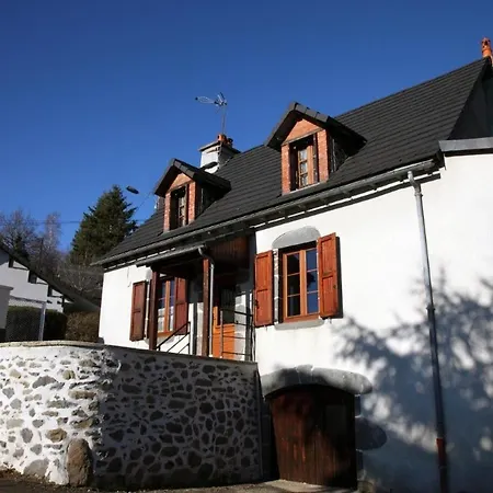 Avec Jardin Pour 6 Pers Pres De Salers Nature & Puy Mary Holiday home