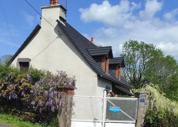 Avec Jardin Pour 6 Pers Pres De Salers Nature & Puy Mary Holiday home *